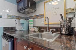 6386 Bayside Inn - Image 2
