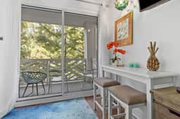 423 Pilot House - Image 4
