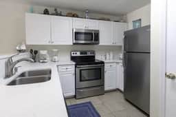 1101 Maravilla - Image 5