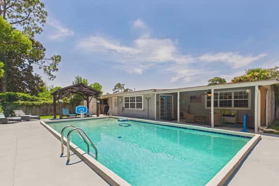 206 Carolyn - Image 1