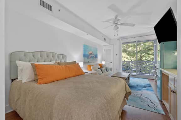 423 Pilot House - Image 1