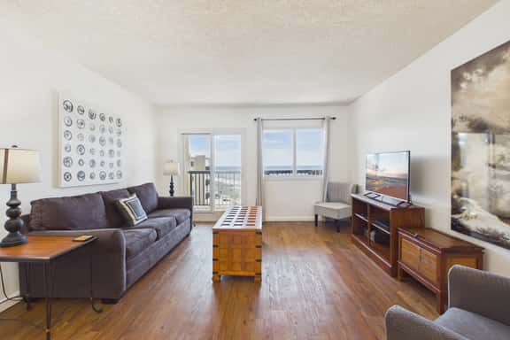 B3-707 Pinnacle Port - Image 1