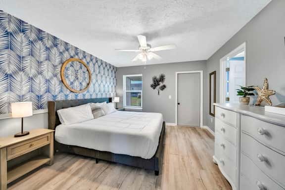 166 Palm Cove - Image 1