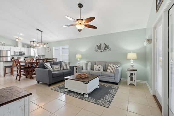 122 Palm Cove - Image 1