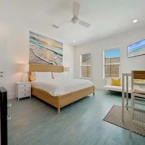 11 TW STUDIO 2: Bahama - Image 1