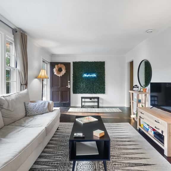 3329 Marcus Dr - Image 1