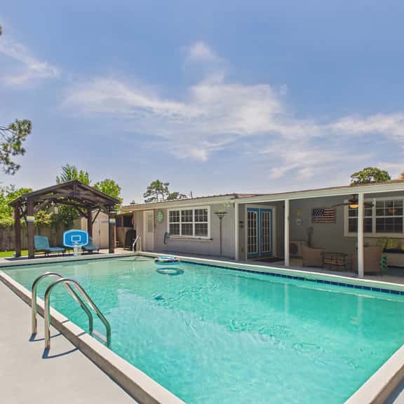 206 Carolyn - Image 1