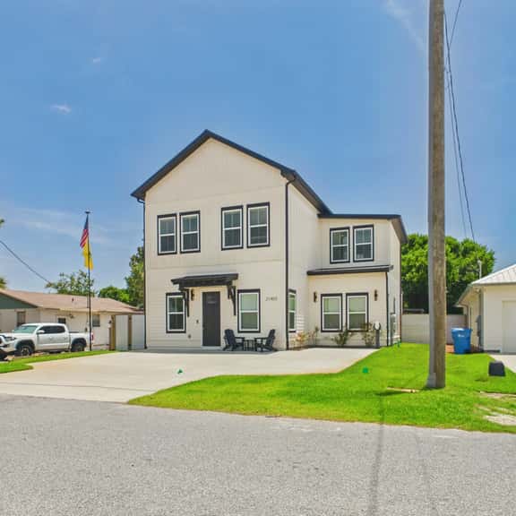 21403 Sunset Avenue - Image 1