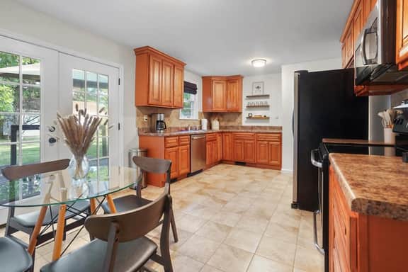 3329 Marcus Dr - Image 4
