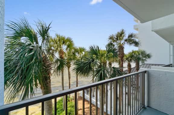 6386 Bayside Inn - Image 3