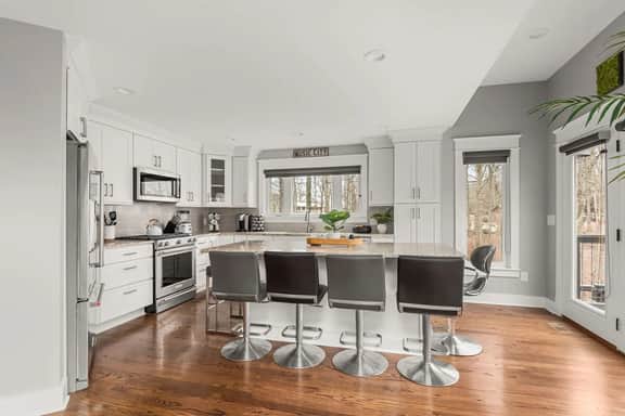 683 Ridgeview Drive - Image 3