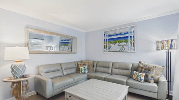 206 Carolyn - Image 2