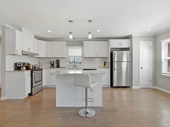 721 Maynard Ln - Image 3