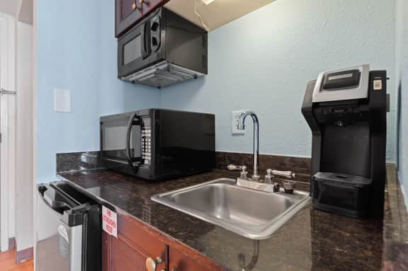 6774 Bayside Inn - Image 4