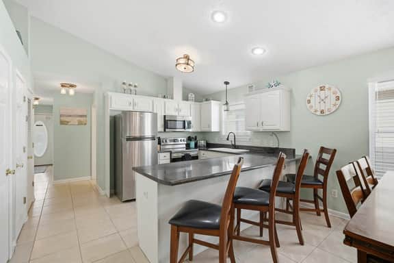 122 Palm Cove - Image 3